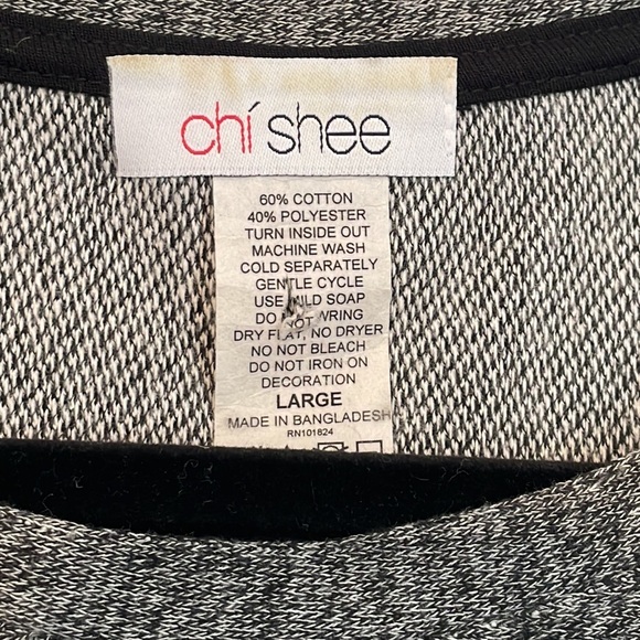 Chi Shee Sheer Hem Zip Shoulder Blouse - Picture 5 of 6